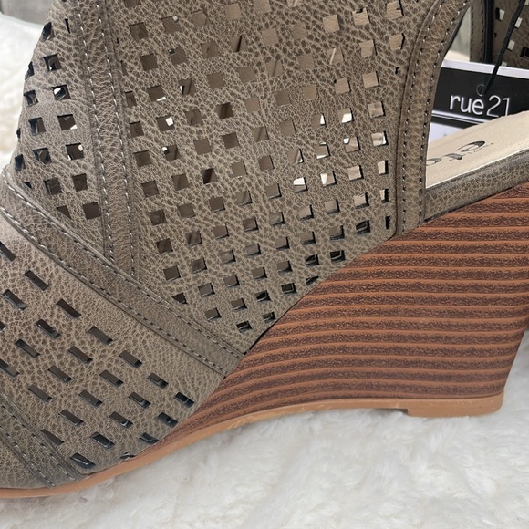 Wedges - Picture 2 of 5